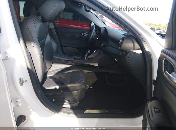 ZARFANBN5K7611624 2019 ALFA ROMEO GIULIA White Widok wnętrza z przodu