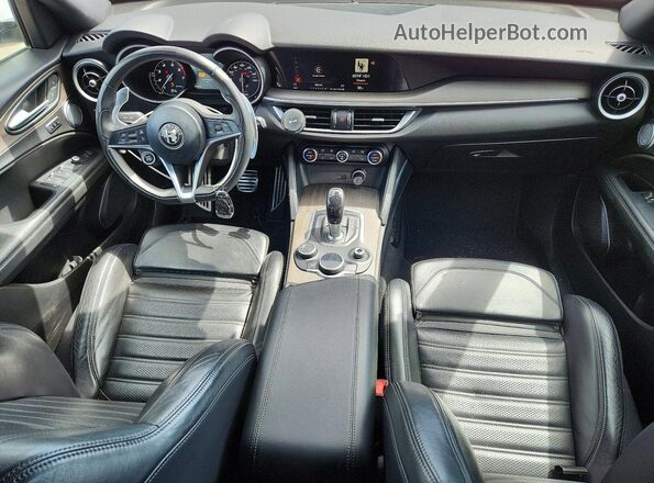 ZASFAKNN6J7B81614 2018 ALFA ROMEO STELVIO White Dashboard view