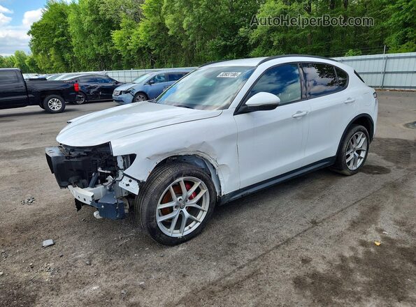 ZASFAKNN6J7B81614 2018 ALFA ROMEO STELVIO White Front left