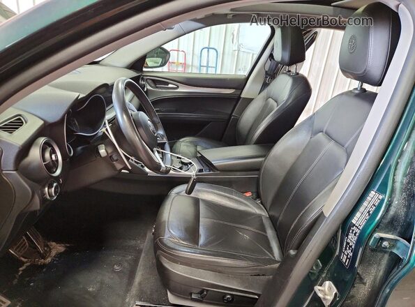 ZASFAKPN4J7C15305 2018 ALFA ROMEO STELVIO Green Вид салону спереду