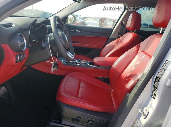 ZASPAJAN0L7C90819 2020 ALFA ROMEO STELVIO Серебряный Вид салона спереди