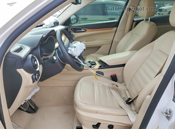 ZASPAKBN0K7C30588 2019 ALFA ROMEO STELVIO White Widok wnętrza z przodu