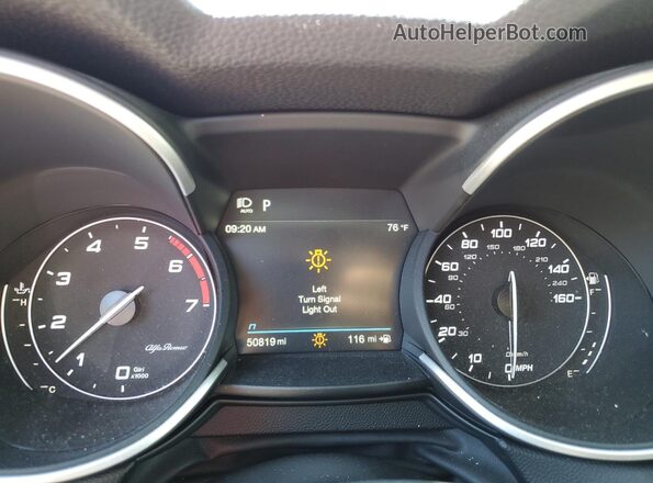 ZASPAKBN1L7C76934 2020 ALFA ROMEO STELVIO Красный Вид щитка приборов