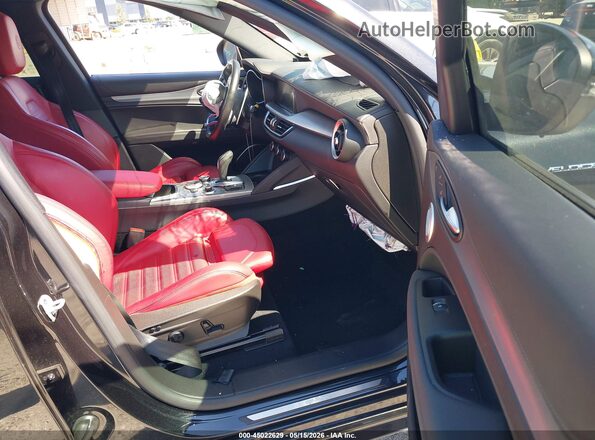 ZASPAKBN1N7D28615 2022 ALFA ROMEO STELVIO Черный Вид салона спереди
