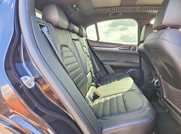ZASPAKBN2N7D24704 2022 ALFA ROMEO STELVIO Black Вид задньої частини салону