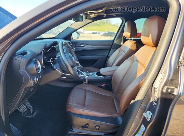 ZASPAKBNXN7D38995 2022 ALFA ROMEO STELVIO Gray Widok wnętrza z przodu