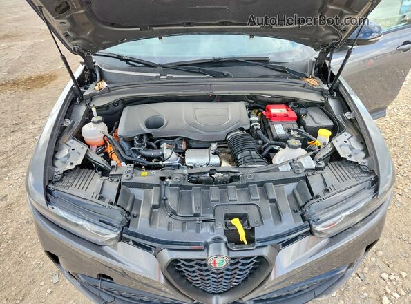 ZASPATDWXR3039240 2024 ALFA ROMEO OTHER Gray Widok komory silnika