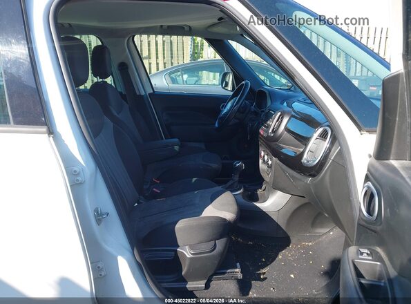 ZFBCFADH6GZ037192 2016 FIAT 500L Белый Вид салона спереди