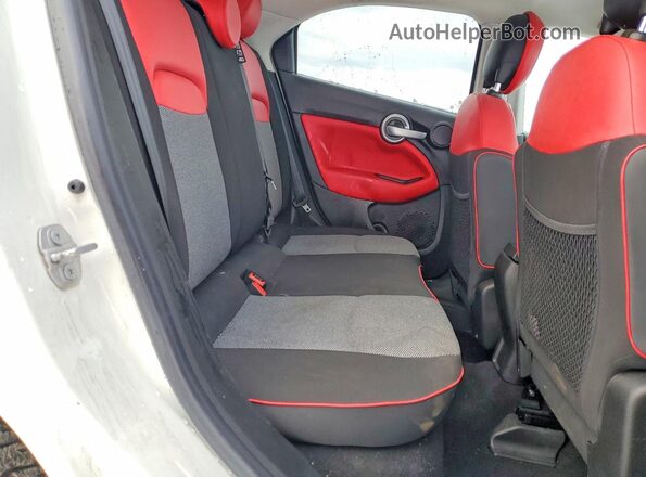 ZFBCFXBT3GP371332 2016 FIAT 500X White Rear seats view
