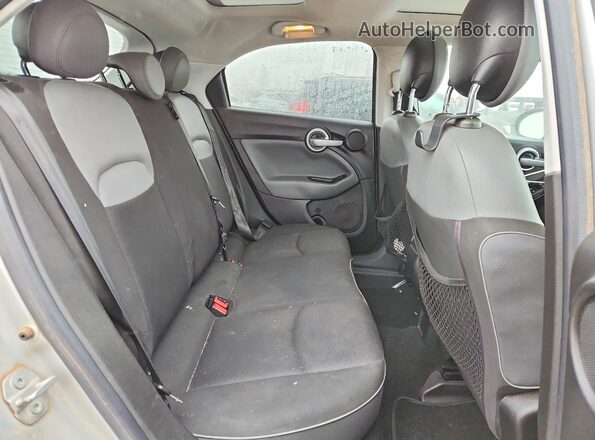 ZFBCFXBT8GP384061 2016 FIAT 500X Silver უკანა სალონის ხედი