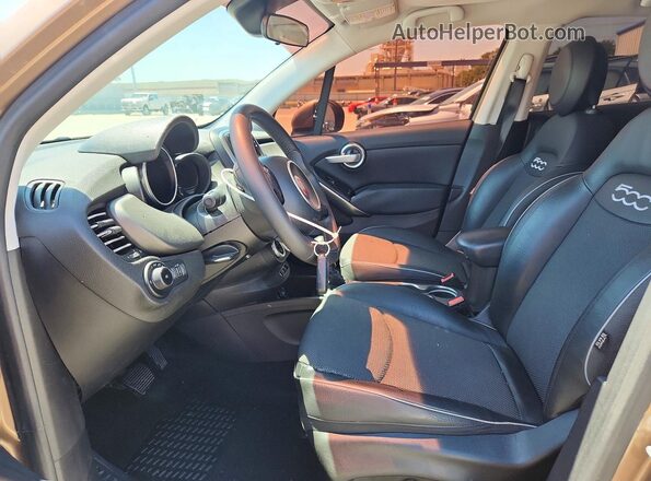 ZFBCFXCB3HP629792 2017 FIAT 500X Brown Widok wnętrza z przodu