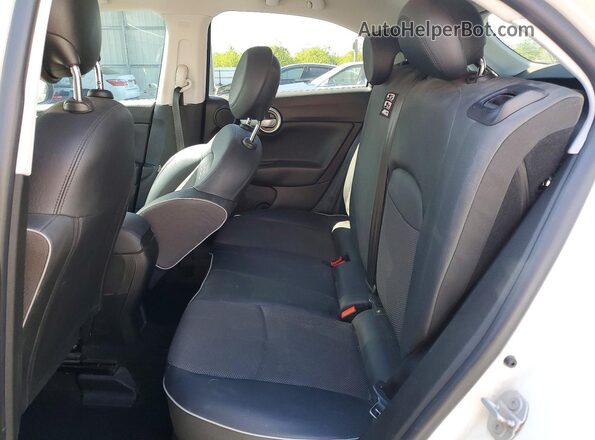 ZFBCFXCBXJP656591 2018 FIAT 500X White Widok wnętrza z tyłu