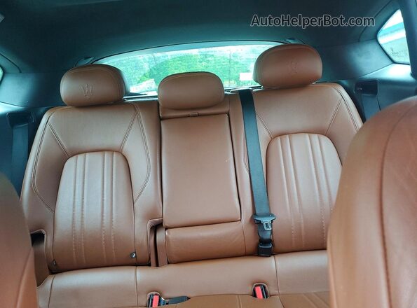 ZN661XUA4HX239247 2017 MASERATI LEVANTE Черный Вид задних сидений