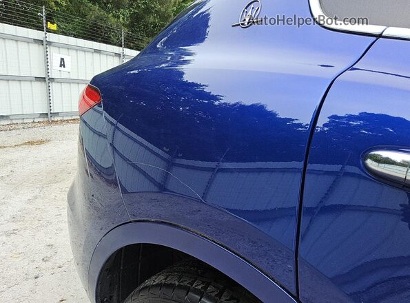ZN661XUA5KX322676 2019 MASERATI LEVANTE Blue 