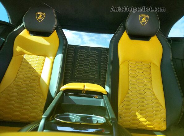 ZPBUA1ZL8KLA01117 2019 LAMBORGHINI URUS White Widok tylnych siedzeń