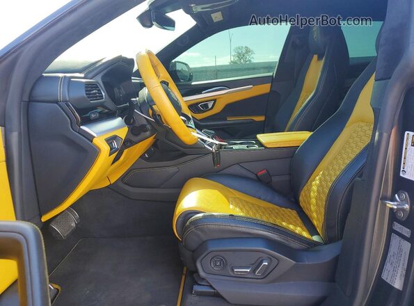 ZPBUA1ZL8KLA01117 2019 LAMBORGHINI URUS White Widok wnętrza z przodu