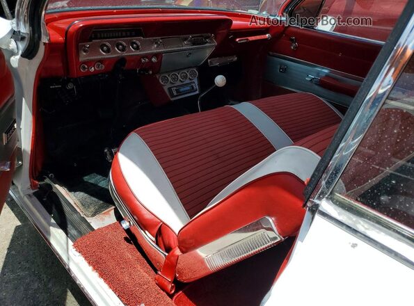 11737L153934 1961 CHEVROLET IMPALA Белый Вид панели приборов