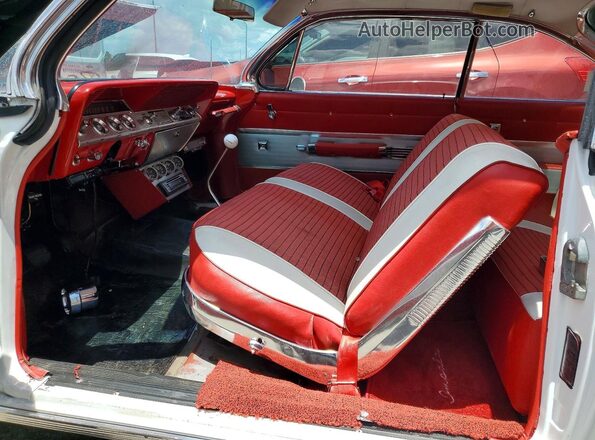 11737L153934 1961 CHEVROLET IMPALA Белый Вид салона спереди