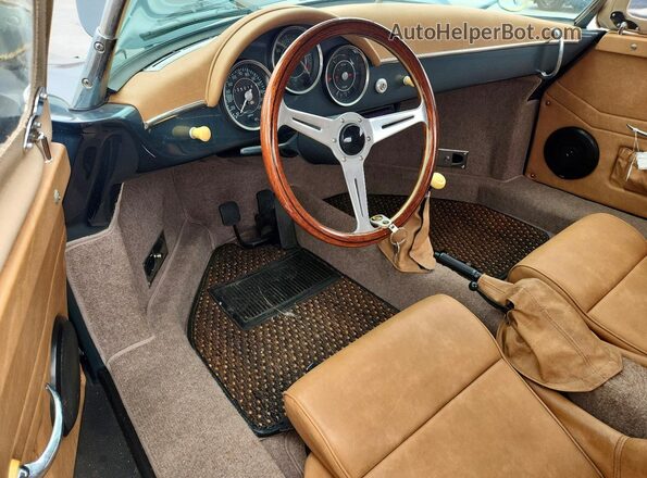 118988888 1968 PORSCHE SPEEDSTER Teal Dashboard view