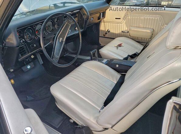 136370L163779 1970 CHEVROLET CHEVELLE Silver Widok wnętrza z przodu