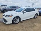 2018 Toyota Camry Le White vin: 4T1B11HK5JU074019