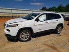 2018 Jeep Cherokee Latitude Plus White vin: 1C4PJLLB0JD511633
