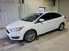 2018 Ford Focus Se White vin: 1FADP3FE8JL203130