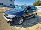 2019 Chrysler Pacifica Touring L Black vin: 2C4RC1BG2KR531501