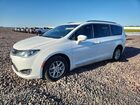 2020 Chrysler Pacifica Touring L White vin: 2C4RC1BG3LR176971