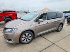 2018 Chrysler Pacifica Hybrid Limited Tan vin: 2C4RC1N77JR105569