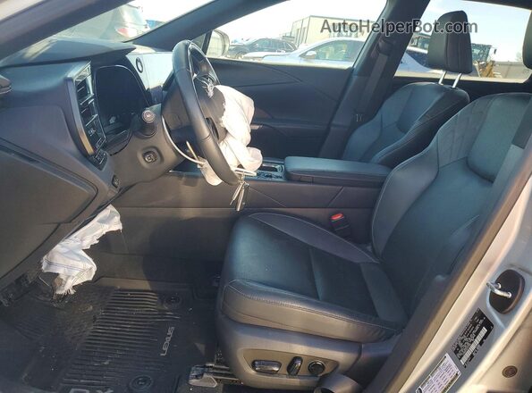 2T2BBMCAXPC014854 2023 LEXUS RX Silver Widok wnętrza z przodu