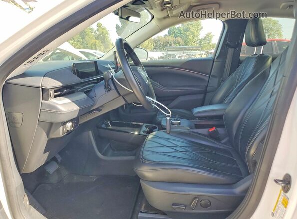 3FMTK2R72MMA10398 2021 FORD MUSTANG Белый Вид салона спереди