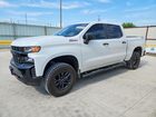 2021 Chevrolet Silverado K1500 Trail Boss Custom White vin: 3GCPYCEF3MG437577
