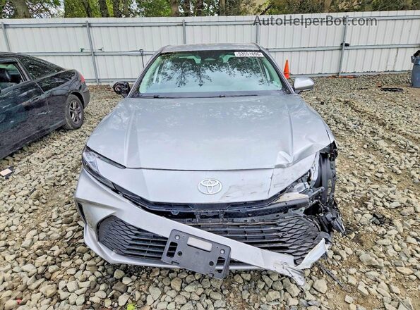 4T1DAACK1SU156993 2025 TOYOTA CAMRY Silver Widok z przodu