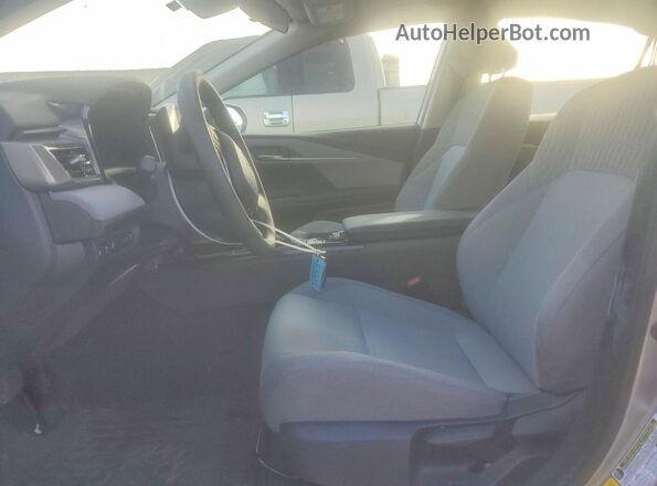 4T1DAACK9SU576694 2025 TOYOTA CAMRY Silver Front interior view