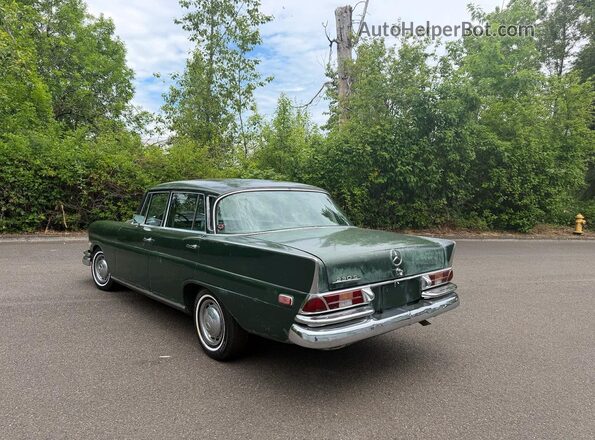 1968 MERCEDES-BENZ 230S