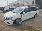 2018 Honda Odyssey Exl White vin: 5FNRL6H76JB003328