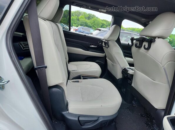 5TDADAB58RS002032 2024 TOYOTA GRAND White Rear interior view