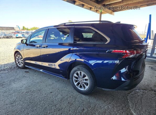 2022 TOYOTA SIENNA XLE