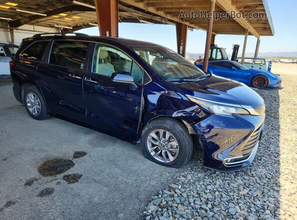 2022 TOYOTA SIENNA XLE