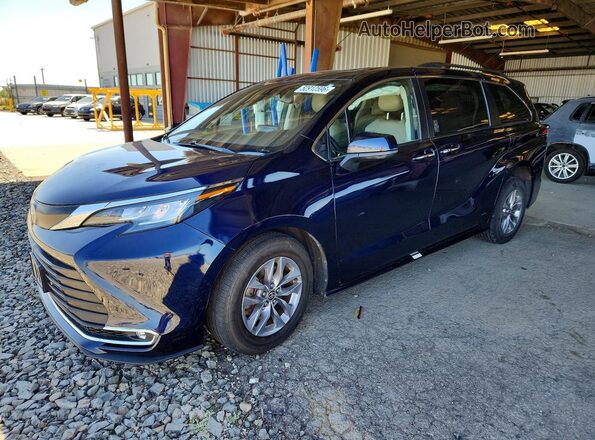 2022 TOYOTA SIENNA XLE