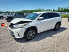 2018 Toyota Highlander Le White vin: 5TDZARFH5JS040689