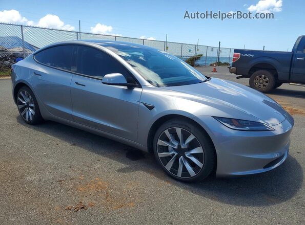 5YJ3E1EB0SF996757 2025 TESLA MODEL Серебряный Передняя правая четверть