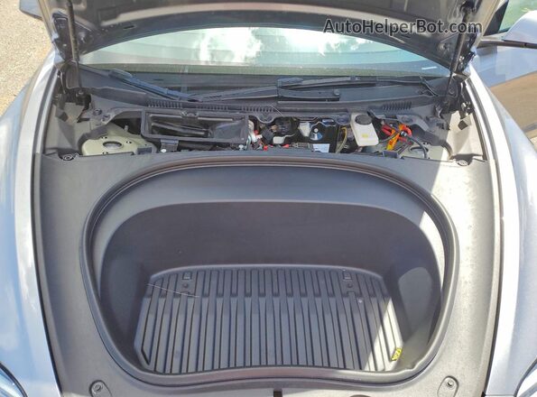 5YJ3E1EB0SF996757 2025 TESLA MODEL Серебряный Вид задней части салона