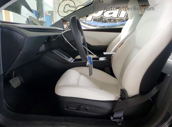 5YJ3E1EB5SF048998 2025 TESLA MODEL White Widok wnętrza z przodu