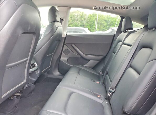 5YJYGDED9MF116645 2021 TESLA MODEL Red Widok wnętrza z tyłu