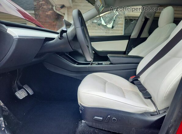 5YJYGDEE0MF072138 2021 TESLA MODEL Red Front interior view
