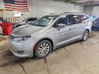 2017 Chrysler Pacifica Touring L Silver vin: 2C4RC1BG3HR539583