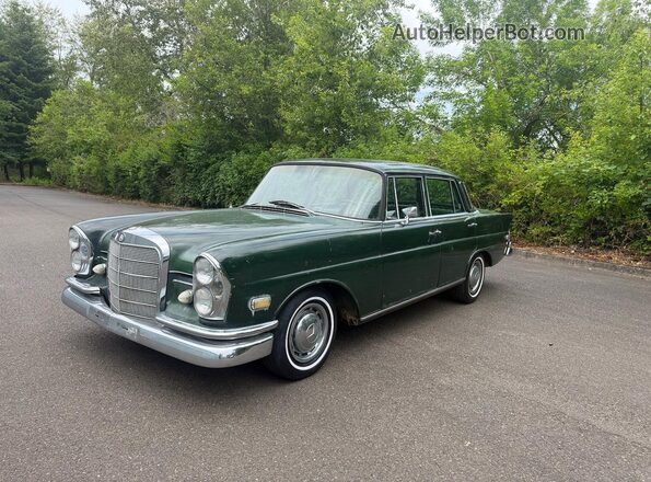 1968 MERCEDES-BENZ 230S