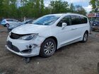 2019 Chrysler Pacifica Touring L White vin: 2C4RC1BG8KR539943